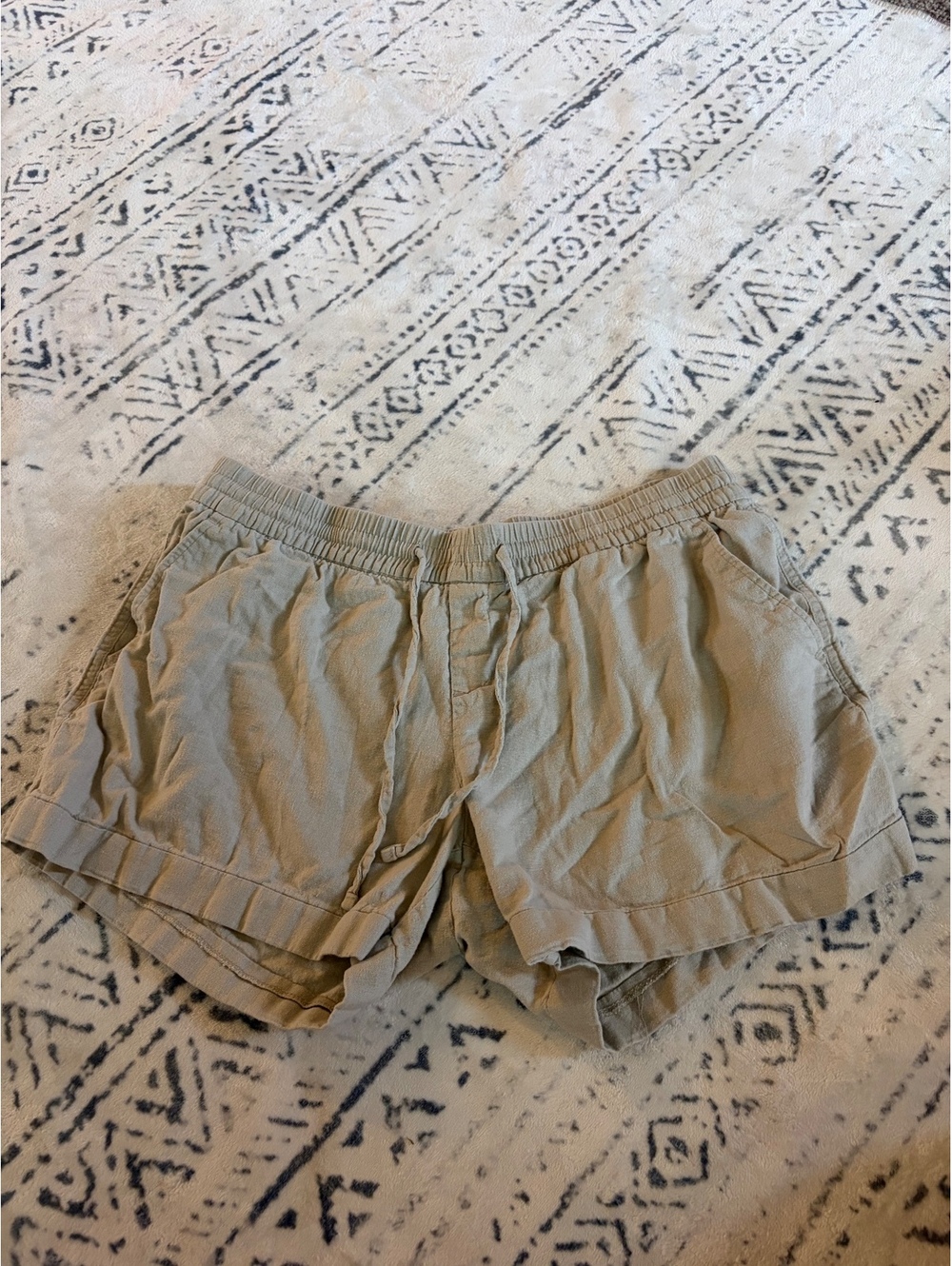 Old Navy Beige Elastic Waist Casual Shorts Size Large